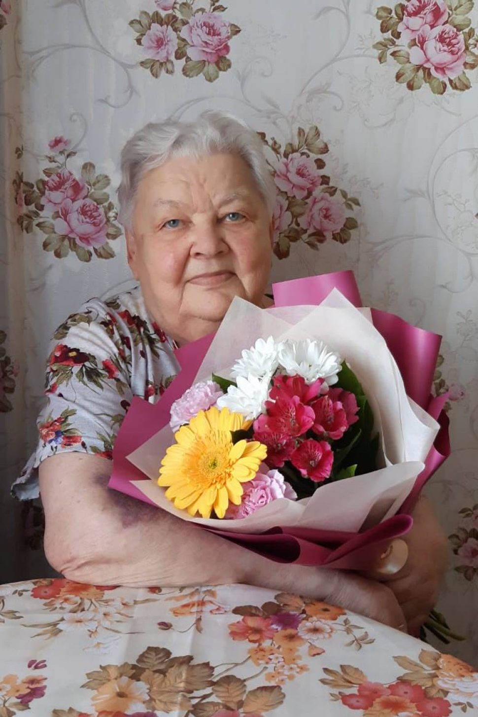В Архангельске ОМОН Росгвардии поздравил маму погибшего сотрудника с днём рождения
